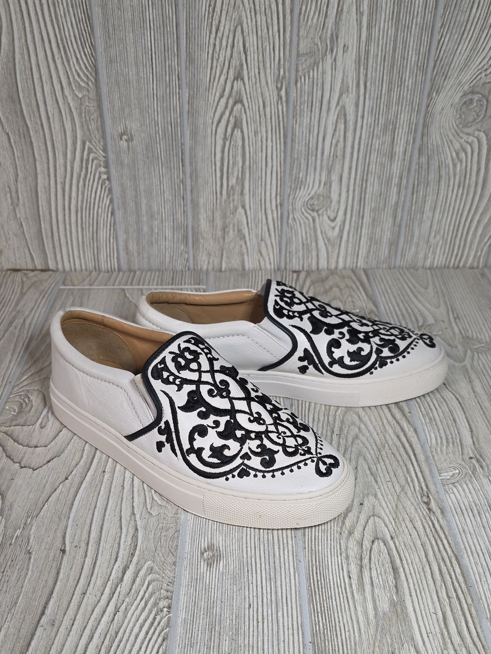 Brighton Moor Casablanca Embroidered Leather Slip On Sneakers Womens Size 8